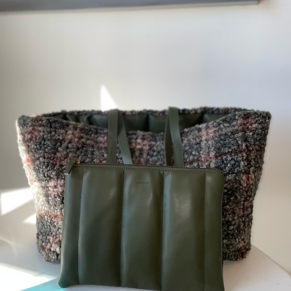 Nia Shearling Reversible Tote | Olive - Picture 2 of 2